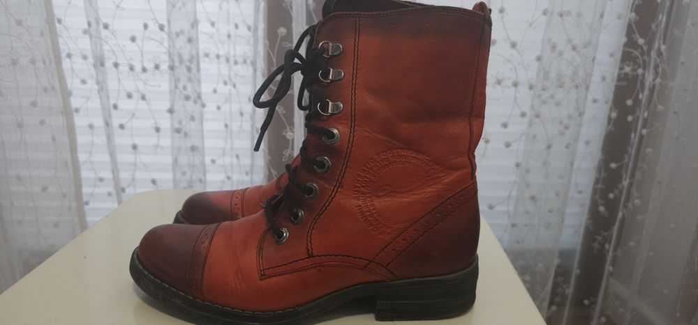 Buty wiązane glany trzewiki Carinii r.37