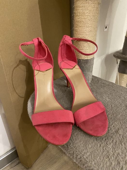 Piękne różowe szpilki Stradivarius