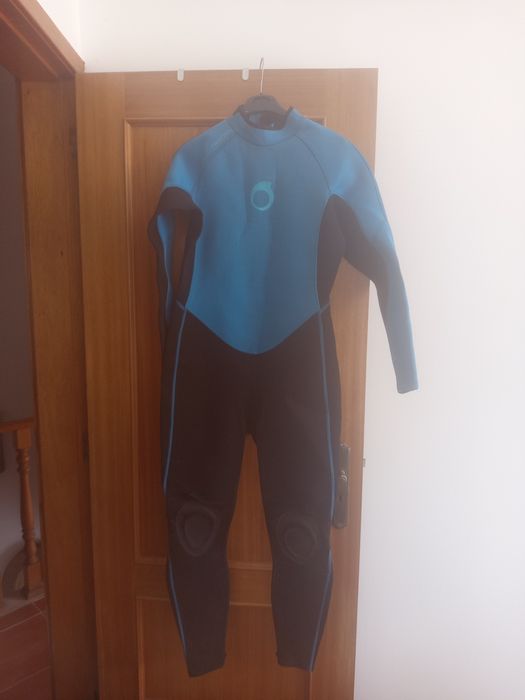 Vendo pranchas de squiming e fato de surf