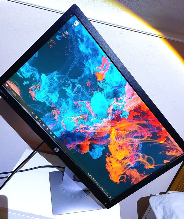 Monitor 23" HP obrotowy i przekręcany pion-poziom