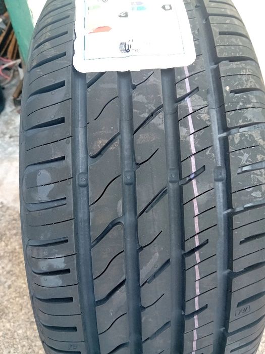 1 pneu Novo nunca rodou com selo de fábrica