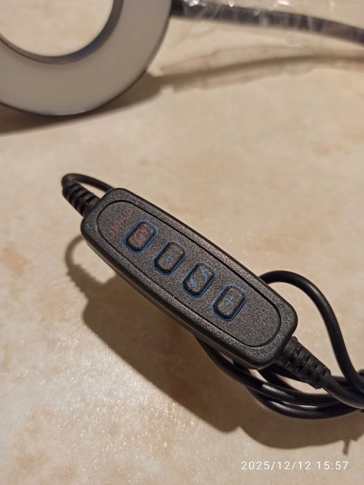 Настольная LED лампа (гибкая, на прищепке)