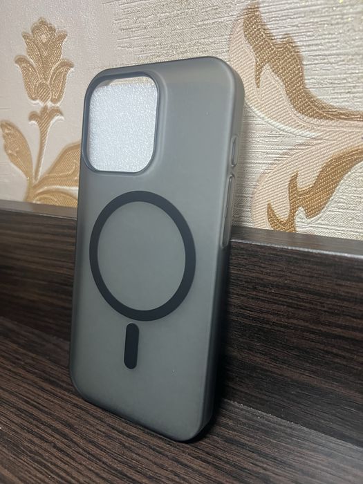 Чехлы на Iphone 16 pro