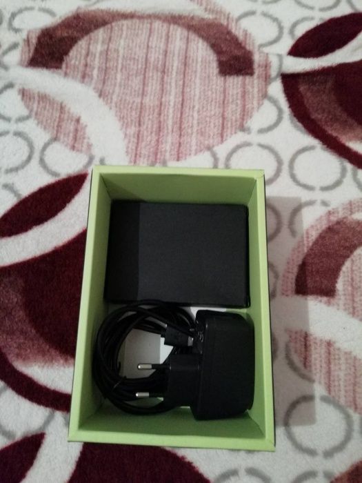 Продам новое зарядное устройство + чехол-бампер для телефона