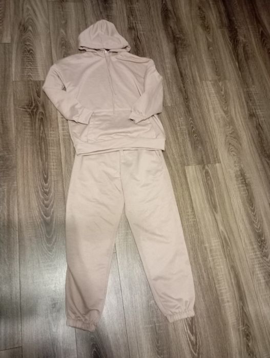 Продам костюм розмір 42