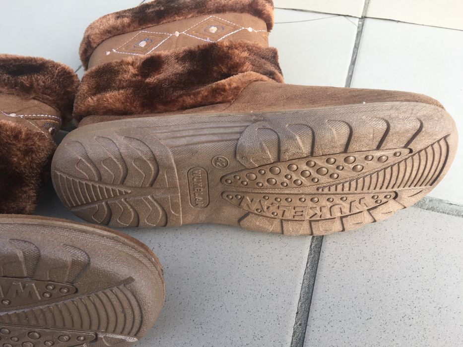 Жіночі зимові валяночки.