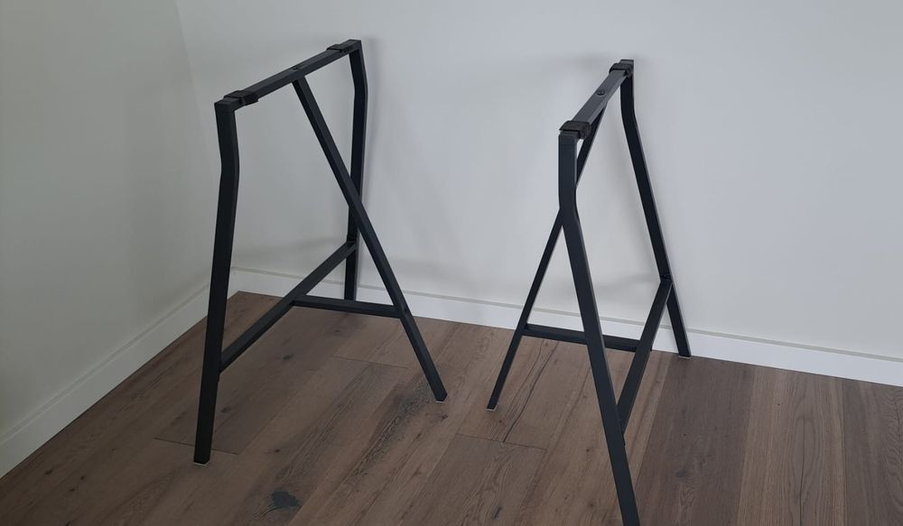 Mesa secretária (cavaletes e tampo)