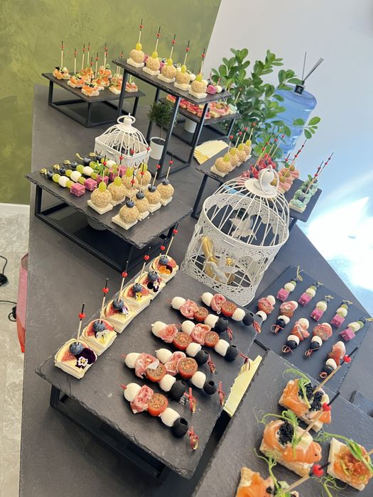 Фуршети смаколики фудбокси гастробокси доставка їжі бенкети Київ