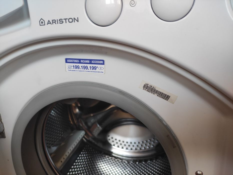 Стиральная машина встраиваемая Ariston LBE 129 Italy под ремонт