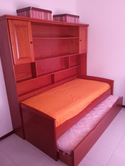 Estudio com duas camas c/ colchão + secretária