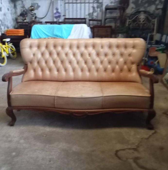 Vendo este sofá muito bonito bom estado