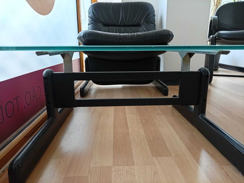 Mesa de apoio com tampo de vidro