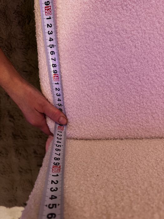 Przepiekna sofa w kolorze białym z funkcją spania