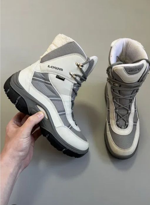 зимові  вологостійкі трекінгові термоботинки Lowa з системою GORE-TEX