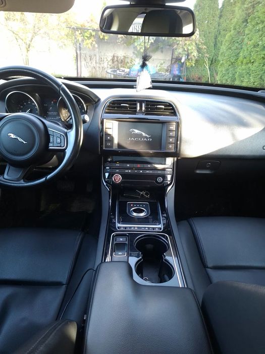 Jaguar XE Jaguar Xe 2017r. Wersja premium.