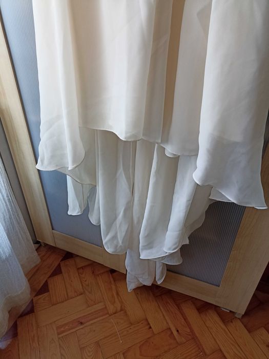 Vestido de noiva. Impecável. Cor branco pérola.