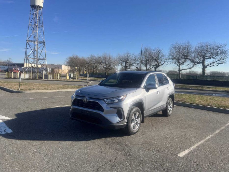 Toyota RAV4      2023