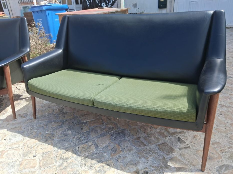 Conjunto de sofá e cadeirão vintage
