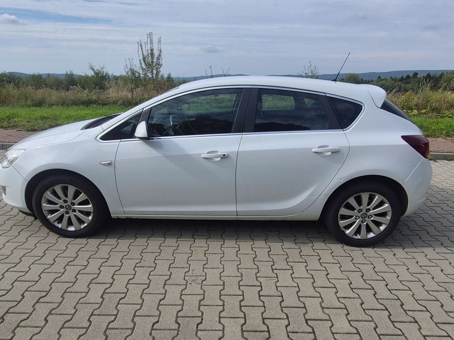 Opel Astra Auto z polskiego salonu,druga właścicelka,nowe opony letnie i zimowe