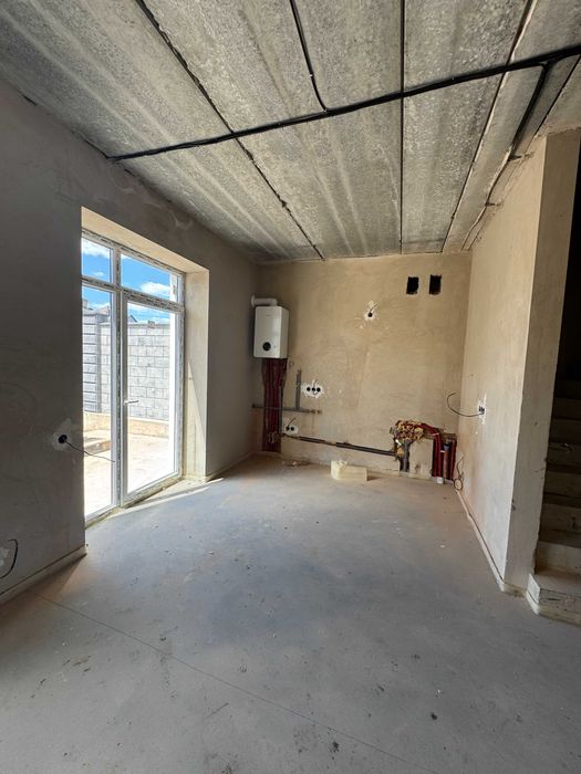 Котедж в районы Щасливого з власним подвір'ям