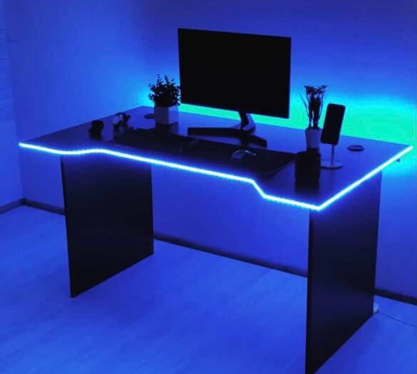 Продам Ігрові навушники, клавіатуру та стіл