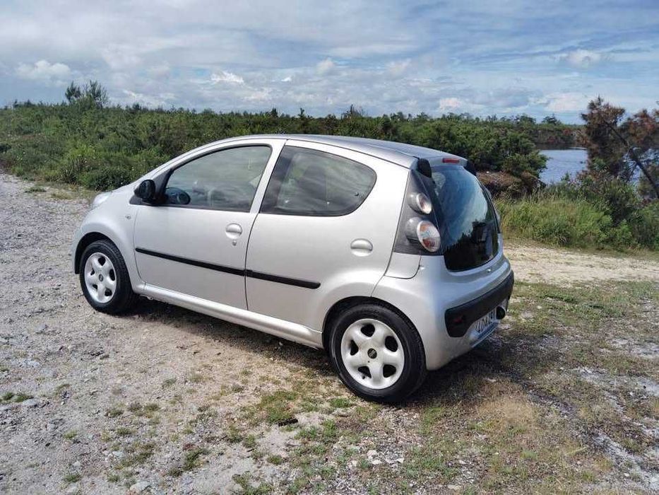 Peugeot 107 1.0 motor de corrente Toyota estado impecavel