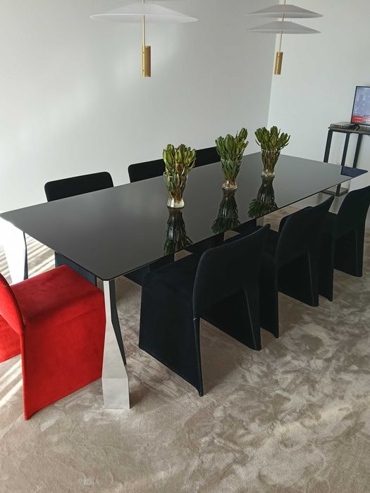 Conjunto de Design Molteni&C – Mesa Diamond de Patricia Urquiola + 8 Cadeiras Glove