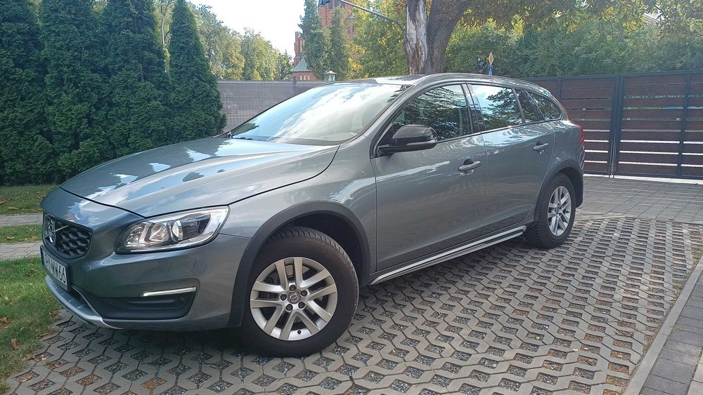 Volvo V60 Cross Country  2.0 D3 150 KM 2017 r. 139 000 km, prywatnie