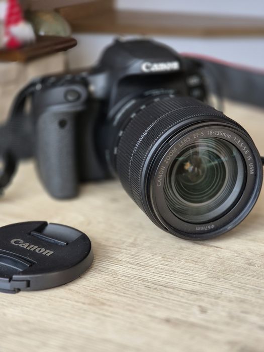Canon EOS 77D + Canon 18-135 usm НОВОЕ СОСТОЯНИЕ