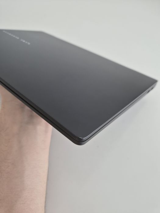 ASUS Vivobook S14