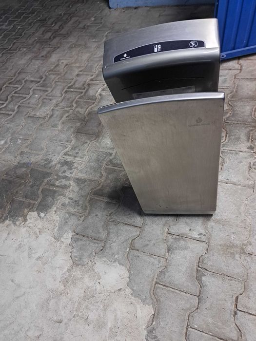 Secador de mãos em bom estado