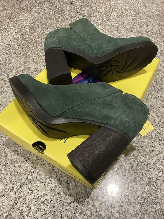 Botins chelsea botas curtas de camurça verde salto 38 Fly London NOVOS