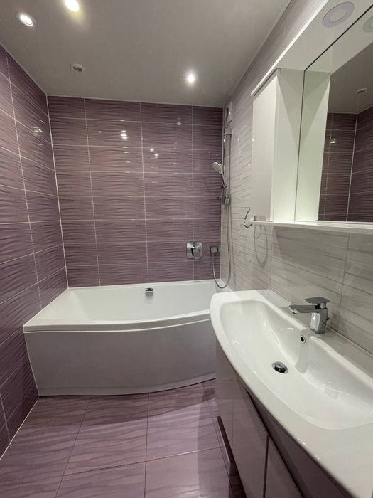 Продам 5 кімнатну квартиру. Район ДНС. Василя  Стуса