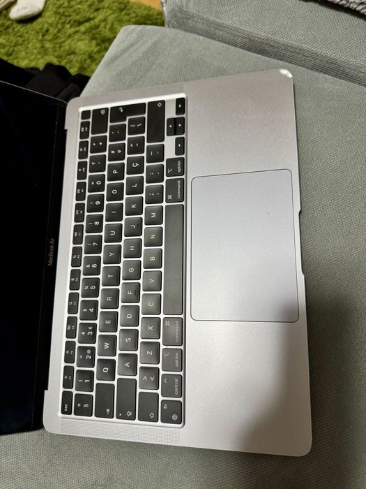 MacBook Air M1 (2020) – 8GB RAM | 256GB SSD