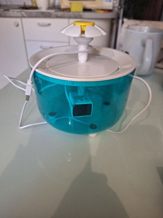 Продам фонтанчик для животных
