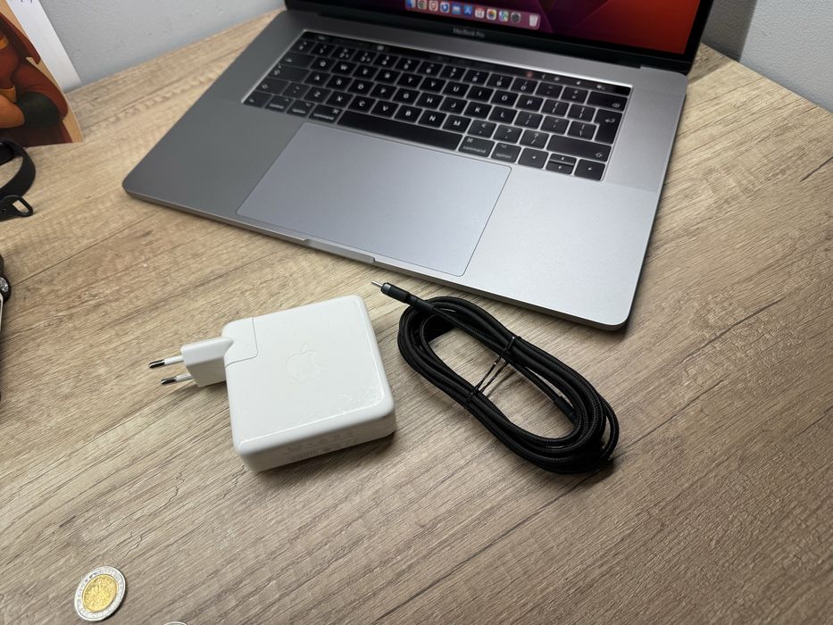 Macbook PRO Retina 15.4” czterordzeniowy 2.8 GHz 16GB ssd 256