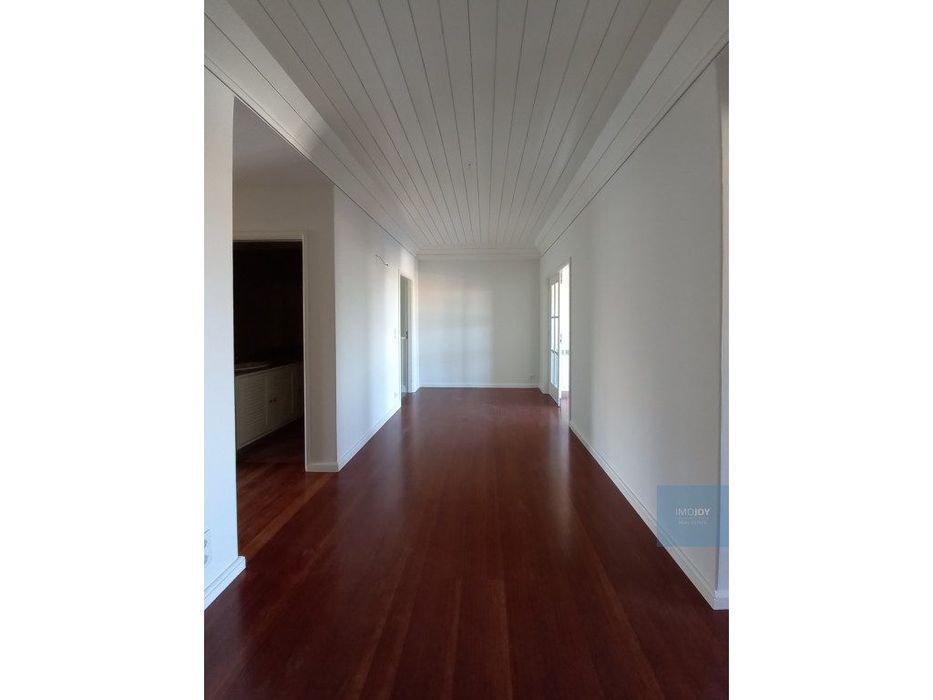 Apartamento T4 + 1 na Rua Oliveira Monteiro