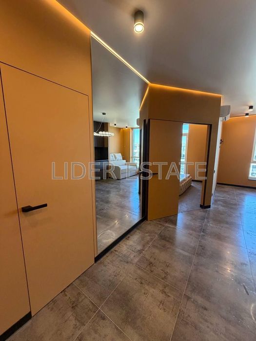 Продам 1,5 кімн. квартиру 43 м² у ЖК KRONA house, Ужгород, 9/9 пов. Забронюй зараз!
