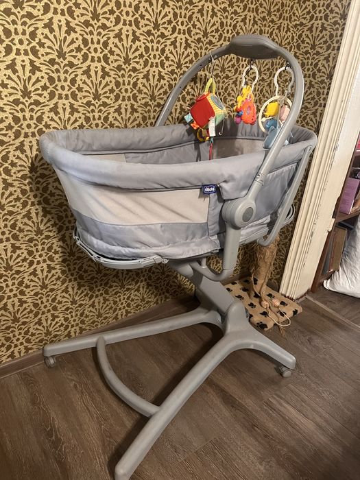 Кроватка и стульчик для кормления chicco 5 в 1