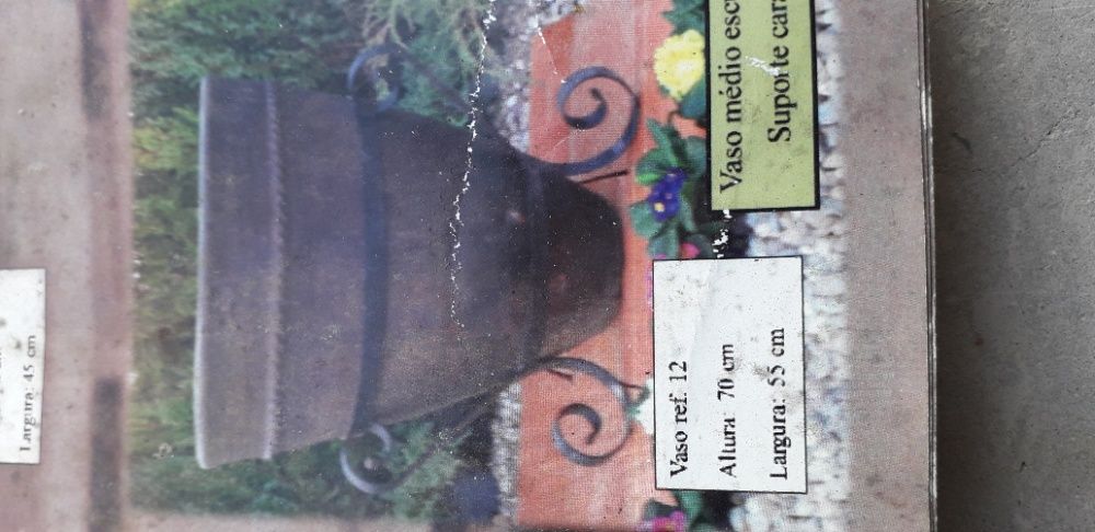 Potes em terra cota de vários tamanhos