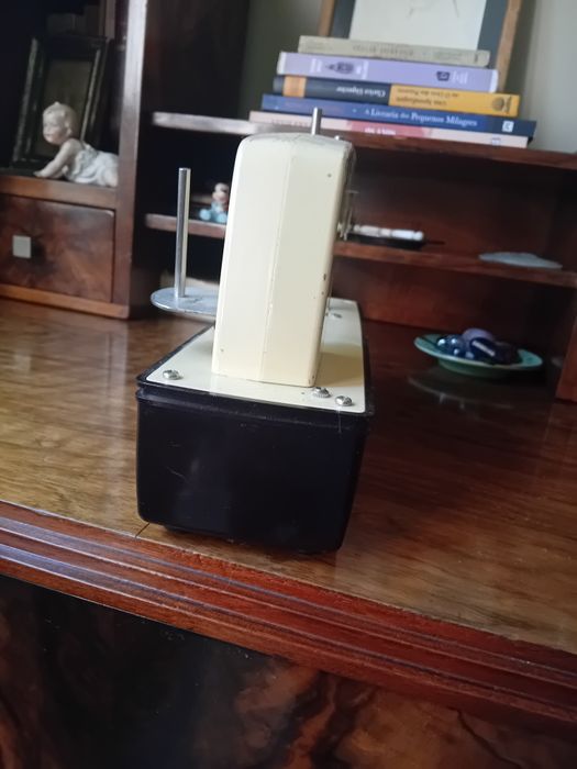 Máquina de costura vintage AMI