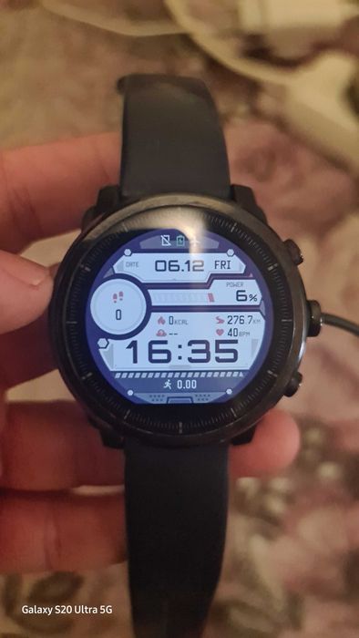 Продам Смарт годиник Amazfit Stratos з запасним новим ремінцем в комплекті