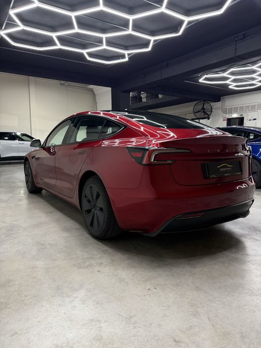 Tesla Model 3 — fotografia 5
