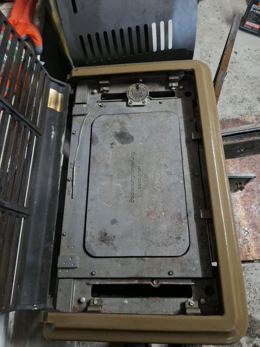 Piec na węgiel I drzewo