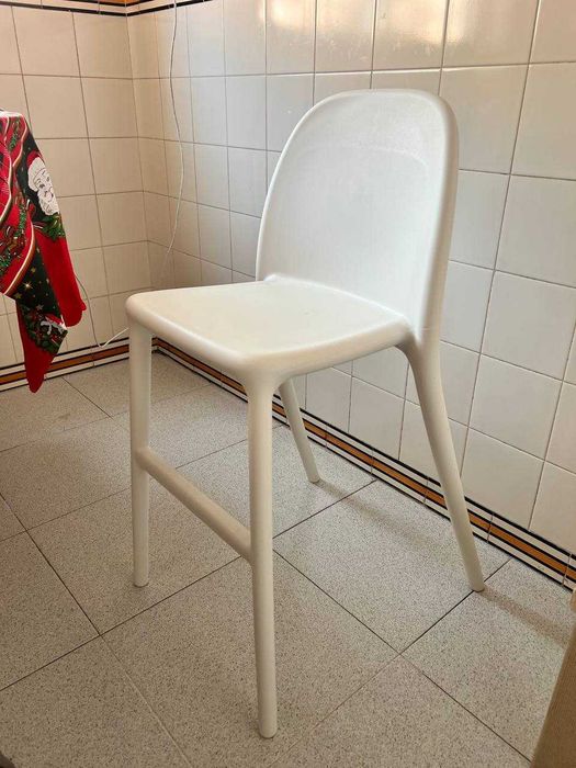 Banco alto infantil IKEA URBAN branco.