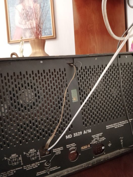 Radio clássico a válvulas  Philips