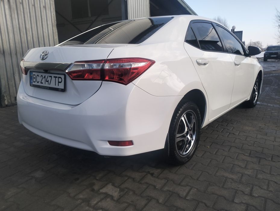 TOYOTA COROLLA 1.33 мт 2013
