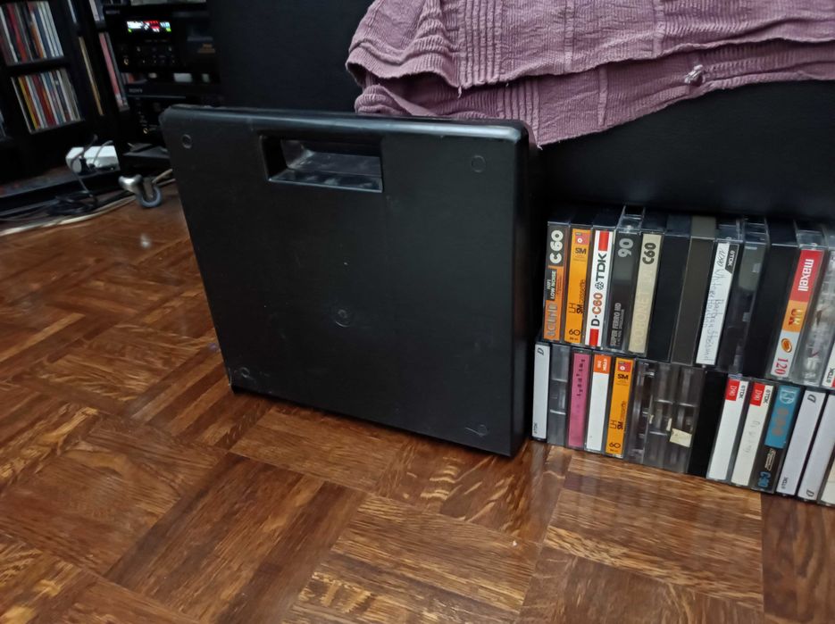 Caixa vintage para cassetes audio