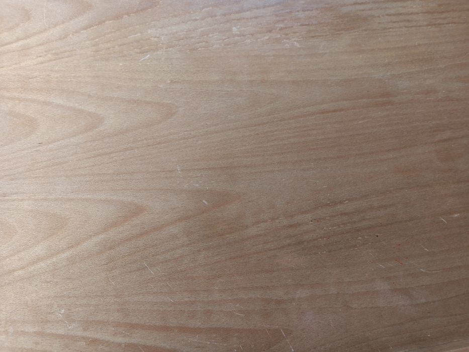 Mesa e madeira com 4 cadeiras