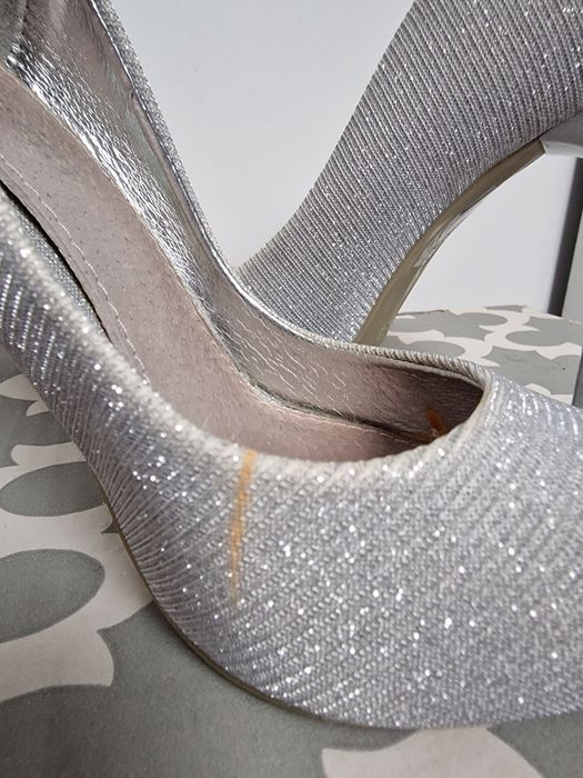 Szpilki srebrne połyskujące